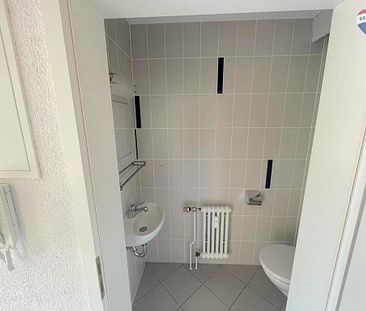 Traumhafte 2,5-Zimmer Wohnung mit Fensterfront und Galerie in Schönau! - Foto 1