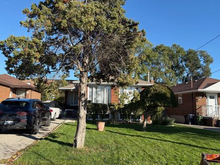 For Lease - 19 Budea. Upper Unit Crescent, Toronto, Ontario - Photo 4