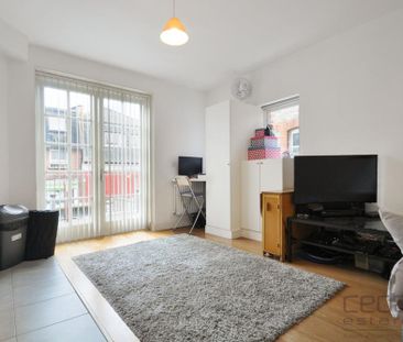 Studio to rent - Photo 1