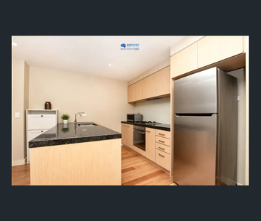 Sun-Filled 2-Bedroom Apartment with Furniture – Prime Melbourne CBD... - Photo 6