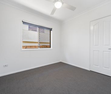 Coastal Comfort Awaits: Your Modern Haven in Woody Point - Photo 5