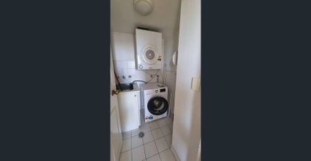 Port Jackson Tower -Unfurnished one bedroom apartment with views - Photo 4