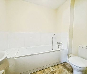 Harrow Close, Addlestone, Surrey, KT15 2GH - Photo 6