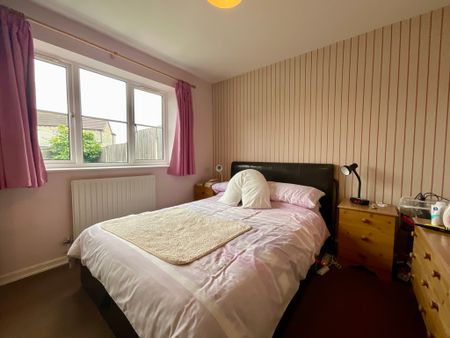 2 bedroom Semi-Detached Bungalow to let - Photo 4