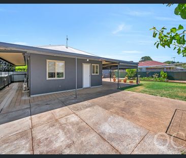 Open the door to solar-powered space & coastal comfort - Photo 2