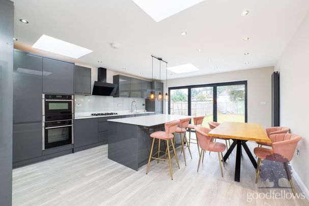 4 bedroom semi-detached house to rent - Photo 1