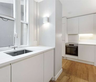 Brilliant studio flat in South Kensington located in a prime position. - Photo 6