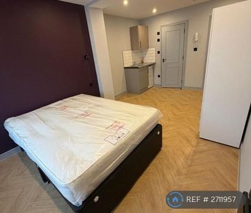 1 bedroom in a house share to rent - Photo 2