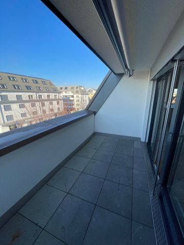 "Dreamy freshly renovated attic apartment (including 1 year of free parking rent)" - Photo 5