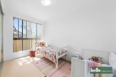 Private, Light-Filled Villa in a Prime Kingsgrove Pocket - Photo 3