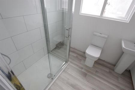 1 bedroom Flat To Let - Photo 5