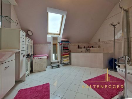 Gepflegtes Einfamilienhaus mit 5 Zimmern, großem Garten, Pool & Garage - Photo 4