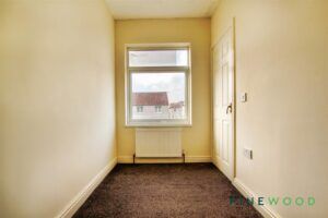 3 BEDROOM House - Terraced - Photo 2