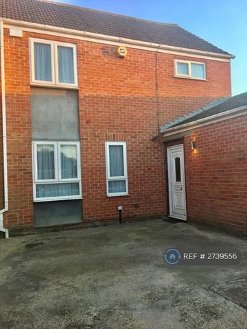 4 bedroom terraced house to rent - Photo 3