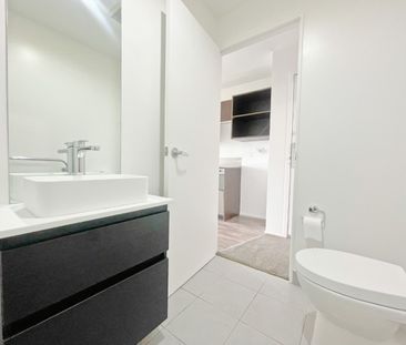 Sunny 2 bedroom apartment in the C-VU building with great view! - Photo 5