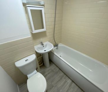 2 bedroom terraced house to rent - Photo 6