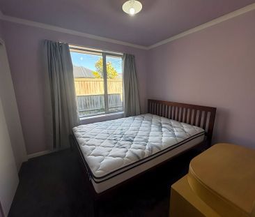 Spacious 190m2, 4-Bedroom Family Home - Photo 1
