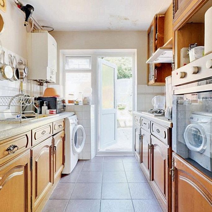 3 bedroom end of terrace house to rent - Photo 1