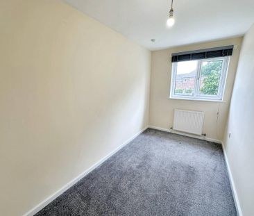 3 bedroom flat to rent - Photo 3