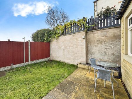 2 bedroom end of terrace house to rent - Photo 2