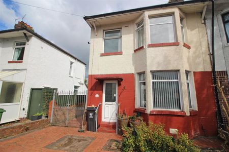 2 Bedroom House - Semi-Detached - Photo 4