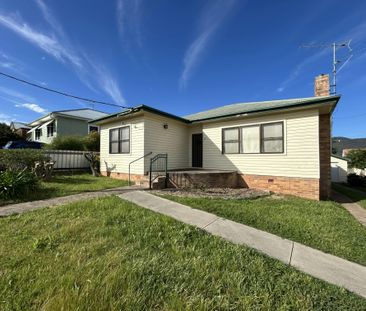Three Bedroom House in West Tamworth - Photo 1