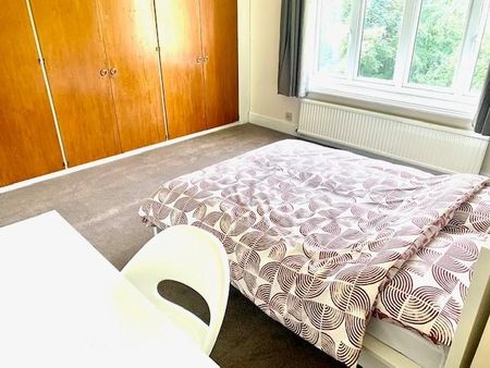 4 bedroom apartment to rent - Photo 3