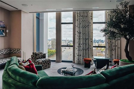 A modern three bedroom apartment with river views - Photo 5