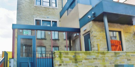 Florences Studios, 6 Macaulay Street, Huddersfied, HD1 - Photo 2