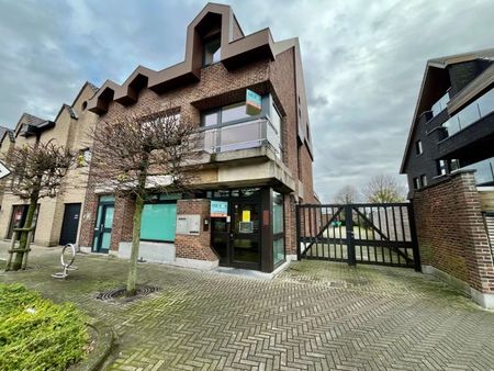 RUIM DUPLEXAPPARTEMENT DRIE SLAAPKAMERS, TUIN EN GARAGE TE HUUR - Photo 4