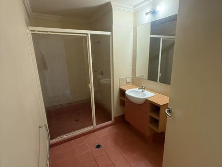 Last Boy's Bedroom with private bathroom $320per week- NOW - Live Next to Bond University- CALL 0452076882 TODAY!!! - Photo 5