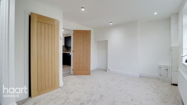 3 bedroom semi-detached house to rent - Photo 1