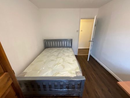 8 bedroom detached house to rent - Photo 3