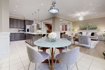 Detached Home For Lease | W9031533 - Photo 4