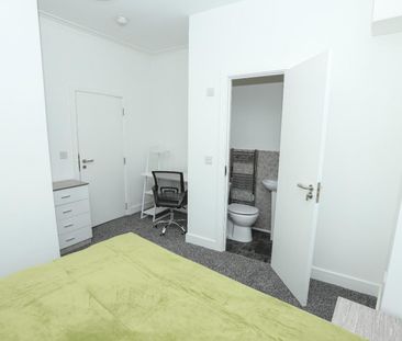 4 bedroom House To Let - Photo 6