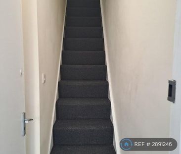2 bedroom end of terrace house to rent - Photo 4