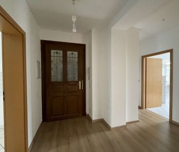 Großer Balkon, sanierte Räume und tolle Lage! - Photo 1