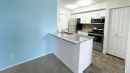 Sunny Ground Floor 2 Bedroom Unit In Prime Legacy Location - Photo 4