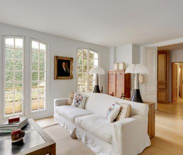 Location Appartement 7 pièces Meublé 260m² PARIS 7ème - Photo 5