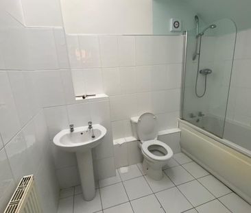 3 bedroom flat to rent - Photo 4