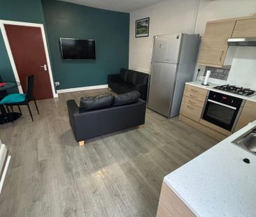 3 bedroom end of terrace house to rent - Photo 1