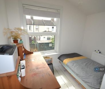 3 bedroom terraced house to rent - Photo 5