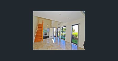 Stylish & Modern Entertainer - Photo 2