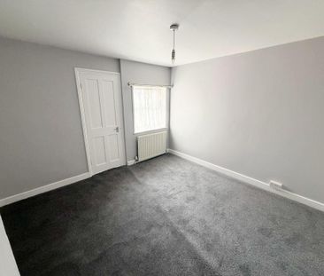 3 bedroom end of terrace house to rent - Photo 4