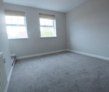 3 bedroom end of terrace house to rent - Photo 4