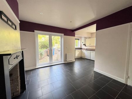 3 bedroom semi-detached house to rent - Photo 3