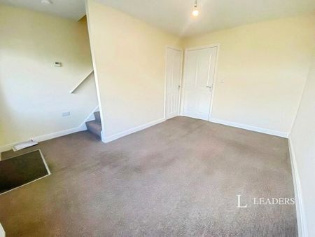 2 bedroom semi-detached house to rent - Photo 2