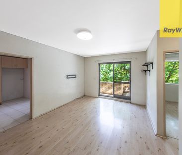 Well-Presented Apartment with Two Balconies & Garage - Photo 1