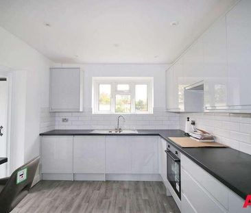 Fontayne Avenue, Romford, RM1 - Photo 5