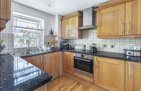 2 Bed Flat, John Archer Way, SW18 - Photo 3